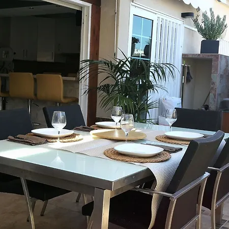 With 3 Bedrooms In El Chaparral, With Wonderful Sea View, Po דירה